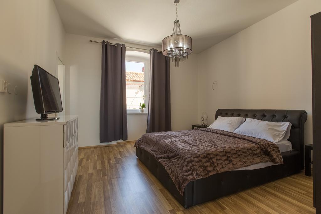 Captain Emo City Apartments Пула Екстер'єр фото