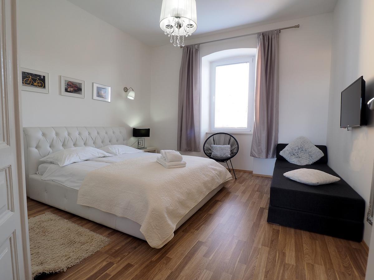 Captain Emo City Apartments Пула Екстер'єр фото