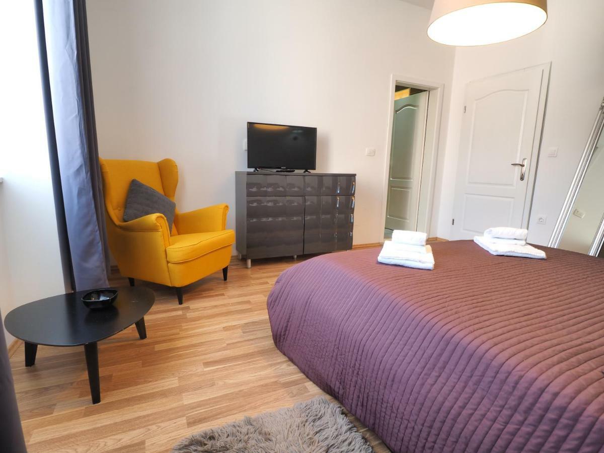 Captain Emo City Apartments Пула Екстер'єр фото